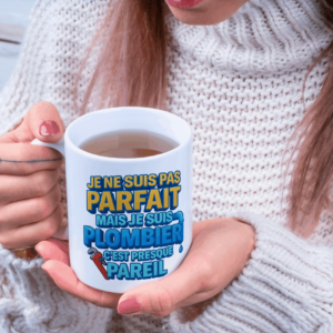 Mug “Je ne suis pas parfait, mais je suis plombier – c’est presque pareil”