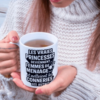 Mug “Les vraies princesses deviennent femmes de ménage” – Humour et fierté du métier