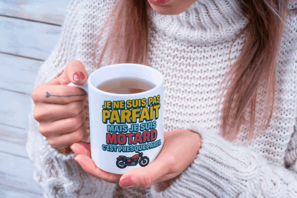 Mug “Je ne suis pas parfait, mais je suis motard – c’est presque pareil”