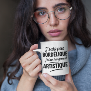 Mug humoristique – J’suis pas bordélique, j’ai un rangement artistique
